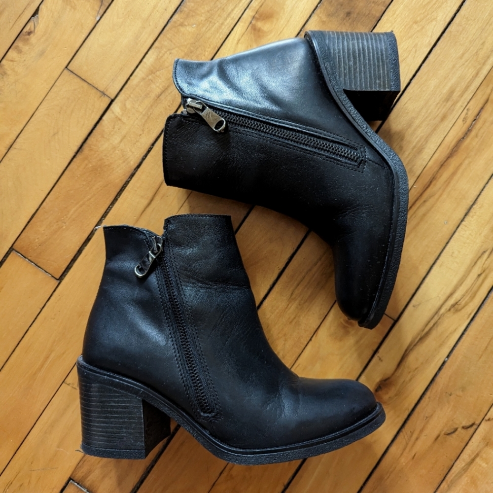Aldo Black Ankle Boots Size 6